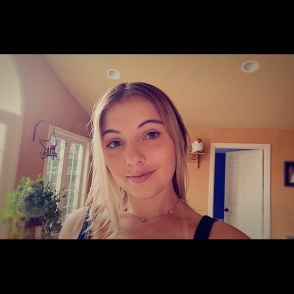 Meet your Posher, Madison - Picture 1 of 1